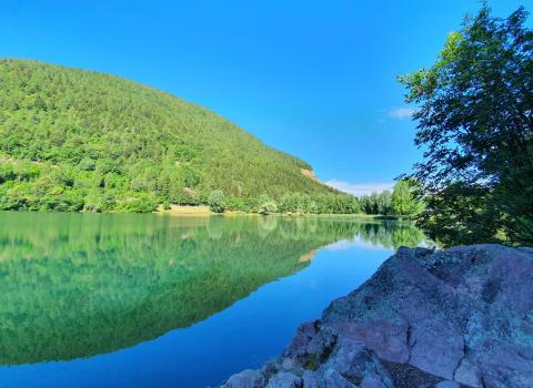 Il Lago di Lases e le “buse del giaz”